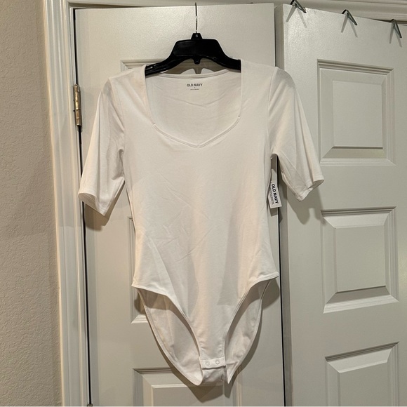 NWT Old Navy White Sweetheart Short Sleeve Bodysuit - Picture 1 of 4